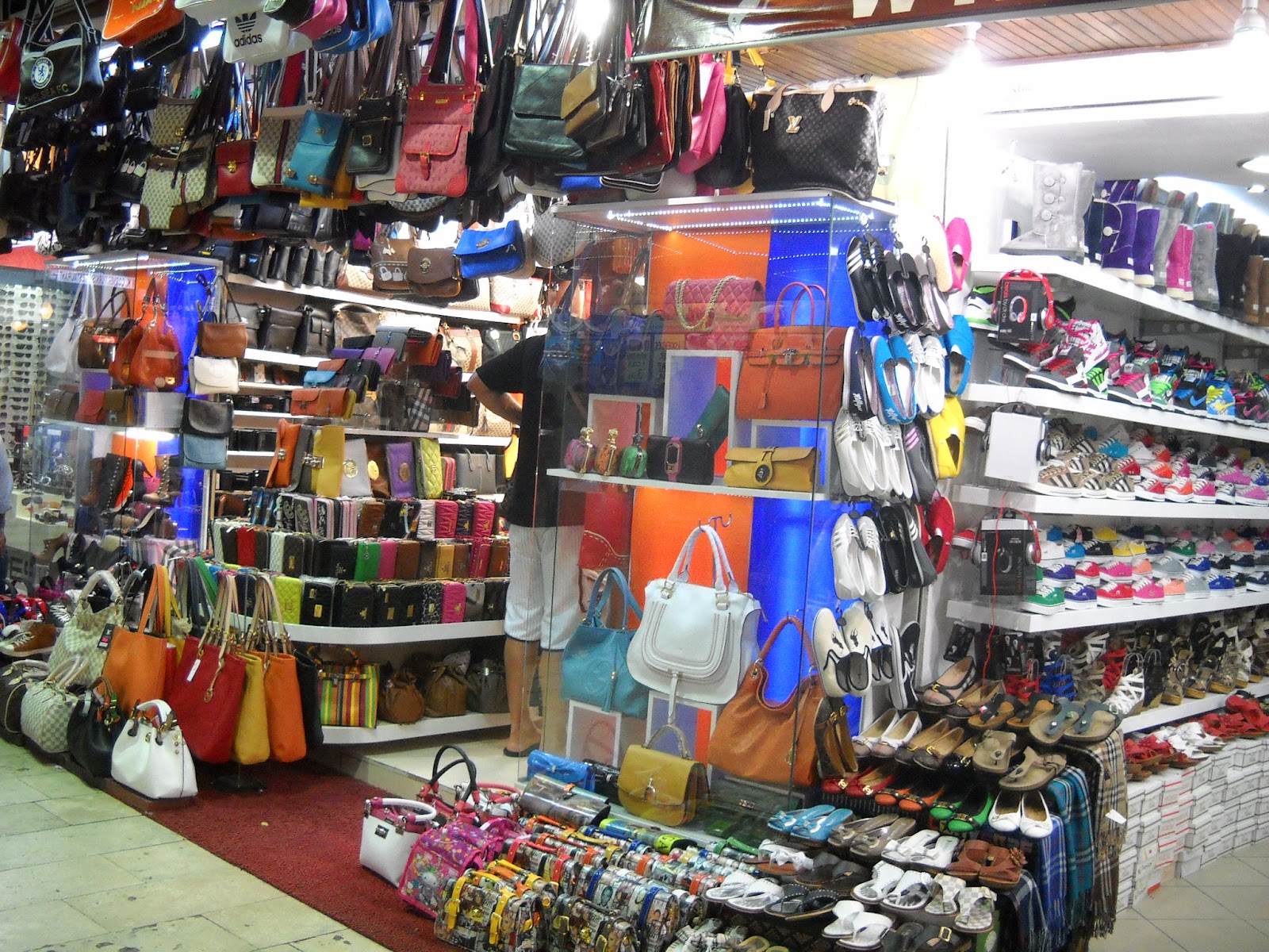 Feb 15, · Turkey is a mecca for shopaholics with its rich avenues filled with historical bazaars and souks interspersed with new-age markets. Turkey is one of the best places for shopping, as it boasts of open-air markets,/5(90).
